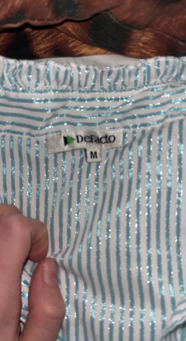 V Yaka Kısa Kollu Çizgili Kadın Gömlek - Görsel 3