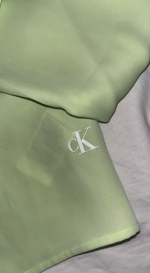 Düğmeli V Yaka Yeşil Bluz - Görsel 2