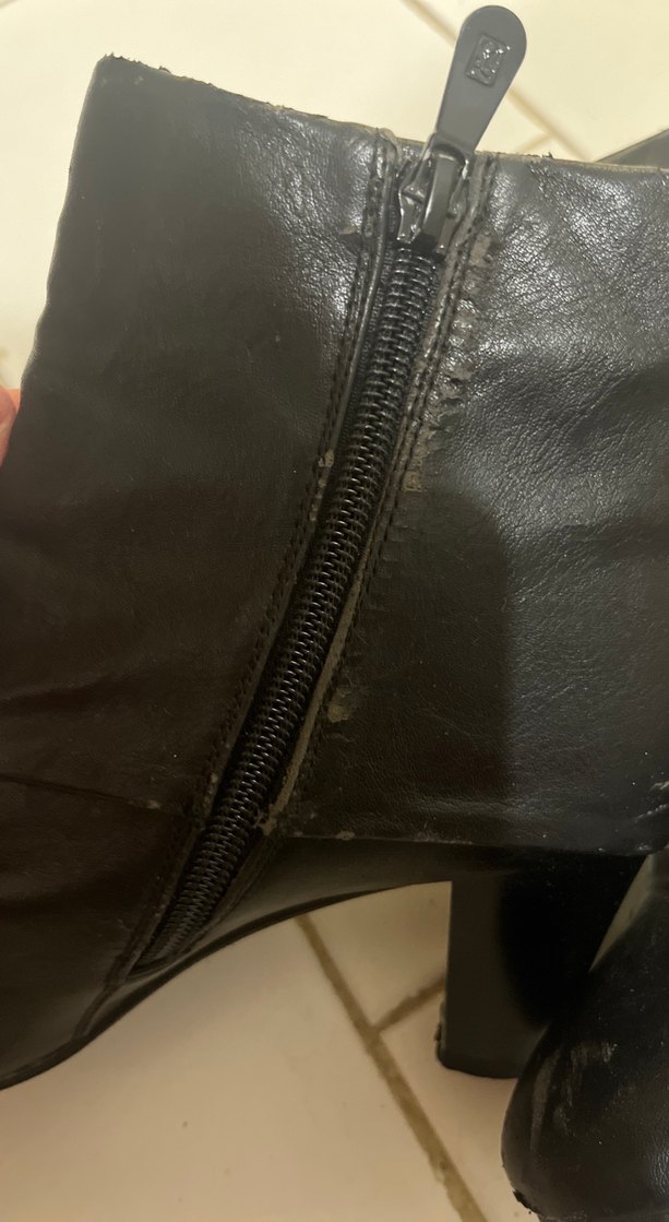 Klasik Siyah Deri Tokalı Kadın Bot - Görsel 3