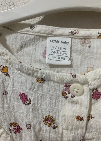 Çiçek Desenli Düğmeli Beyaz Kız Gömlek - Görsel 3