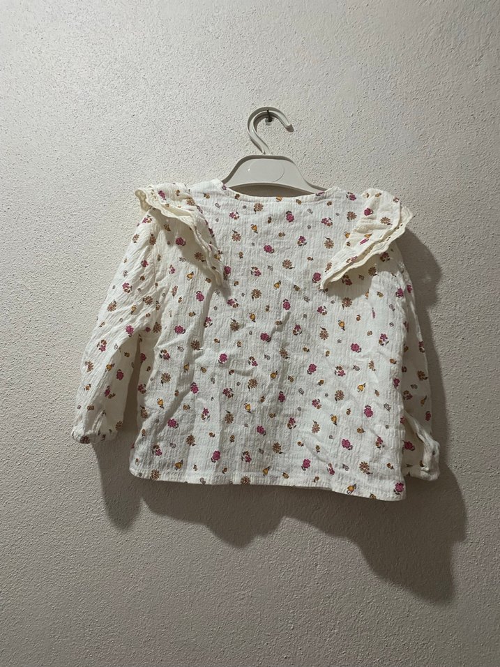 Çiçek Desenli Düğmeli Beyaz Kız Gömlek - Görsel 2