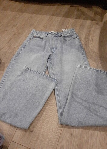 38 Beden Stradivarius mavi renk jeans