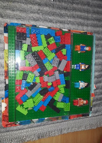 Renkli Lego Blokları ve Figürler