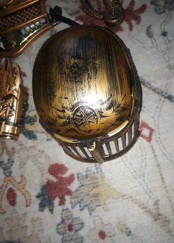 Altın Renkli Desenli Deri Çocuk Zırh Seti - Görsel 5