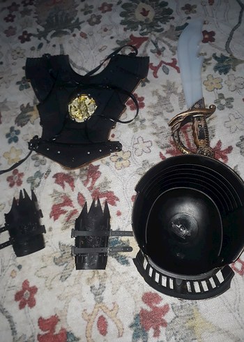 Altın Renkli Desenli Deri Çocuk Zırh Seti - Görsel 6