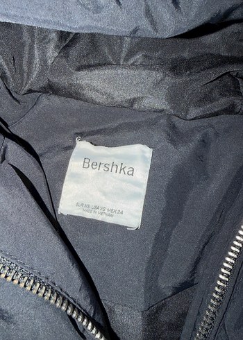 Bershka Siyah Kapüşonlu Kadın Mont - Görsel 2