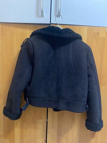 Stradivarius Suni Yünlü ve Suni Kürklü Astar Detaylı Kısa Crop Biker Ceket