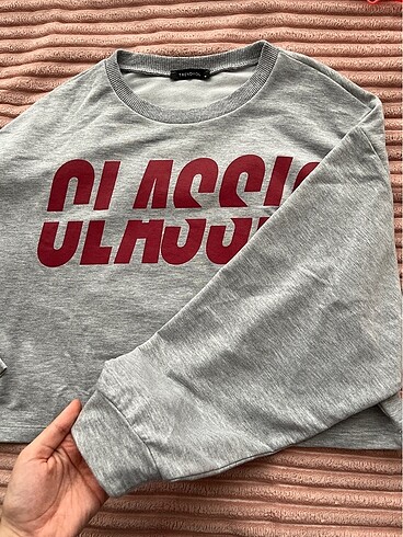 gri crop kısa sweatshirt