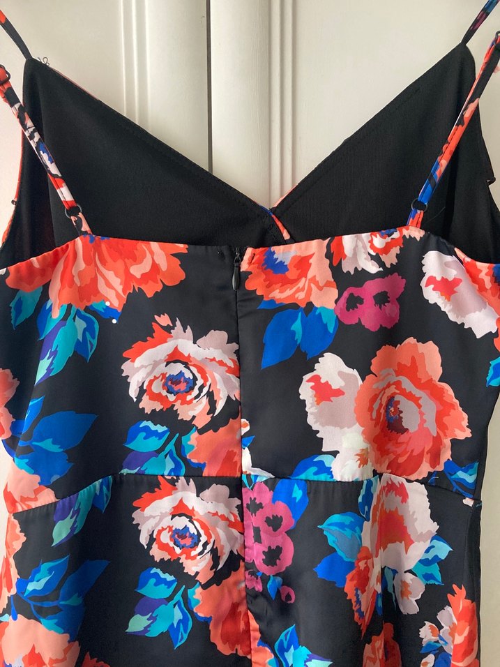 Çiçek Desenli Fırfırlı Mini Elbise - Görsel 4