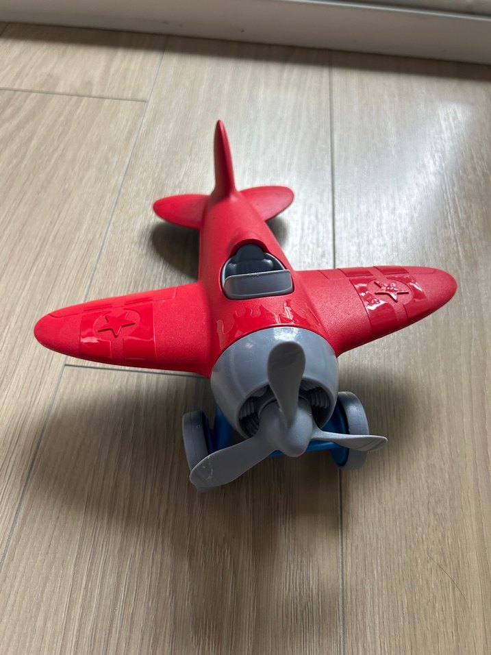 Kırmızı Renkli Oyuncak Uçak - Görsel 2