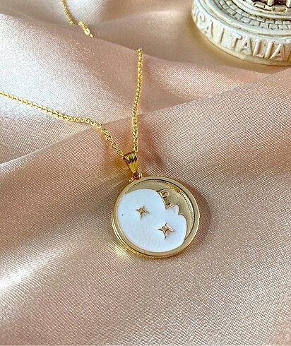 Beden Gold Ay Yıldız Madalyon Kolye