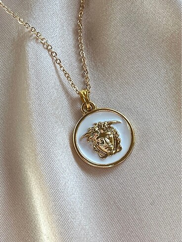 Bershka Gold Versace Medusa Kolye