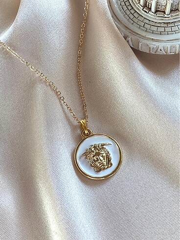 Beden altın Renk Gold Versace Medusa Kolye