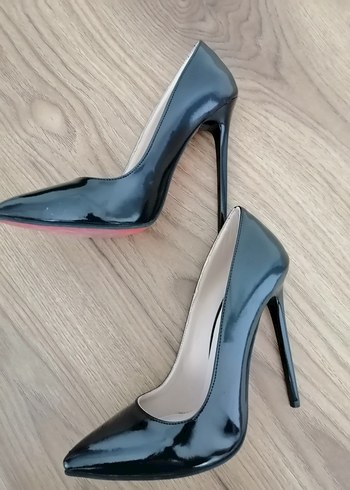 37 Beden Siyah Parlak Rugan Stiletto Kadın Ayakkabı