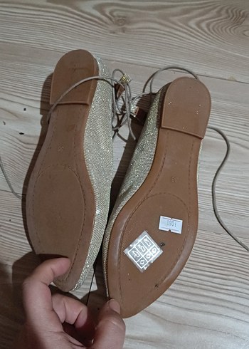 Parlak Altın Tokalı Kadın Babet - Görsel 4