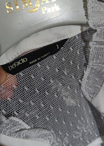 Düğmeli Beyaz V Yaka Kadın Gömlek - Görsel 5