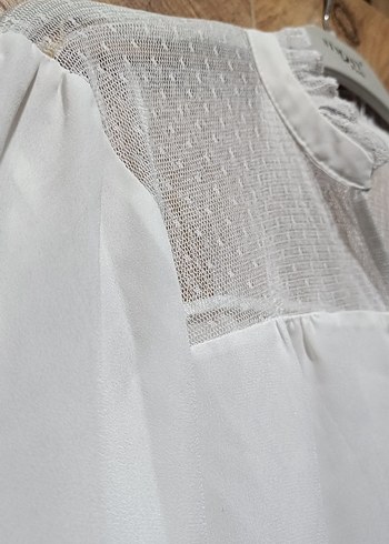 Düğmeli Beyaz V Yaka Kadın Gömlek - Görsel 3