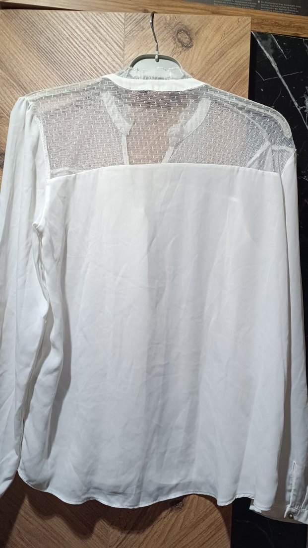 Düğmeli Beyaz V Yaka Kadın Gömlek - Görsel 4