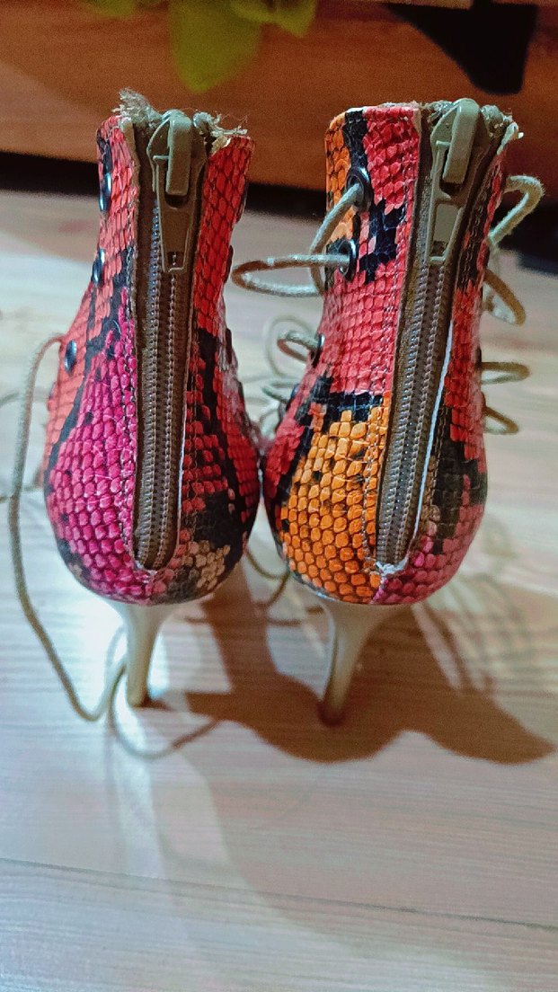 Renkli Yılan Desenli Bağcıklı Stiletto - Görsel 5