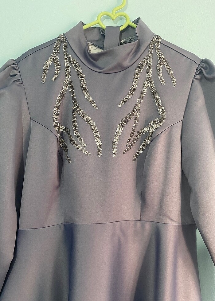 MELİHA TARHANACI ÖZEL TASARIM IŞILTILI GRİ ABİYE - Görsel 4