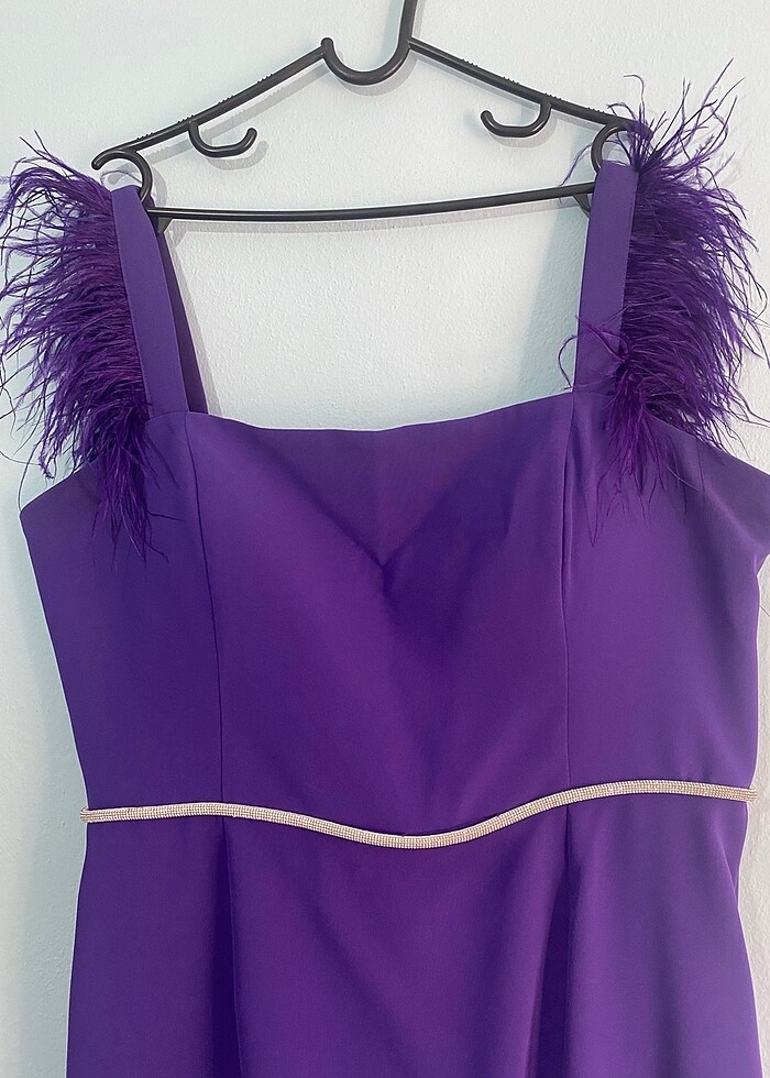 Mor Kokteyl Elbisesi - Tüy Detaylı & Işıltılı Kemerli - Görsel 4