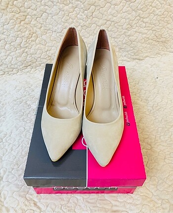 Süet bej Topuklu Stiletto