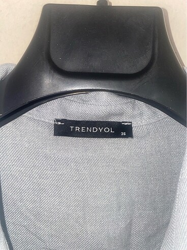 Trendyol & Milla Trendyol marka işlemeli bluz gömlek