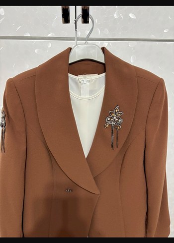 Zara Sikligin Ve Zarafetin Bulustugu Karamel Blazer
