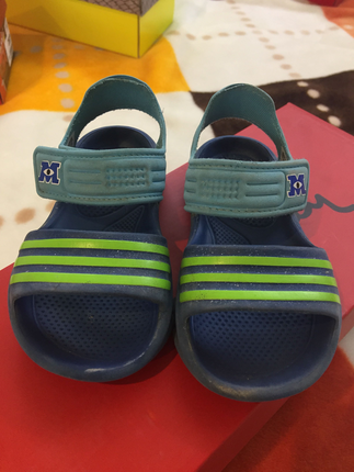 Adidas sandalet