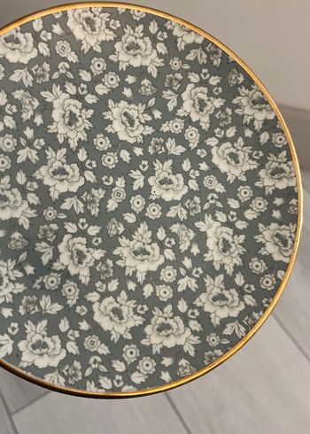 Gri Çiçek Desenli Yuvarlak Tabak - Görsel 2