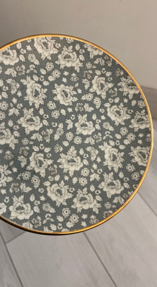 Gri Çiçek Desenli Yuvarlak Tabak - Görsel 2