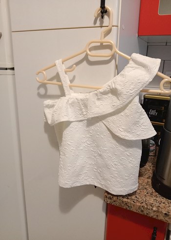 Zara Beyaz Keten Volanlı Askısız Bluz