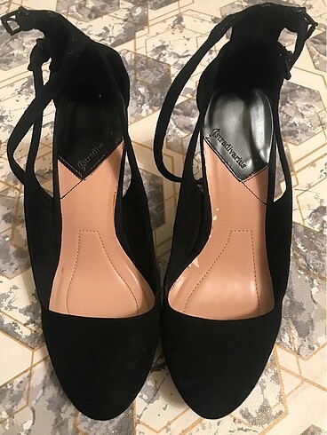 Stradivarius siyah topuklu ayakkabı