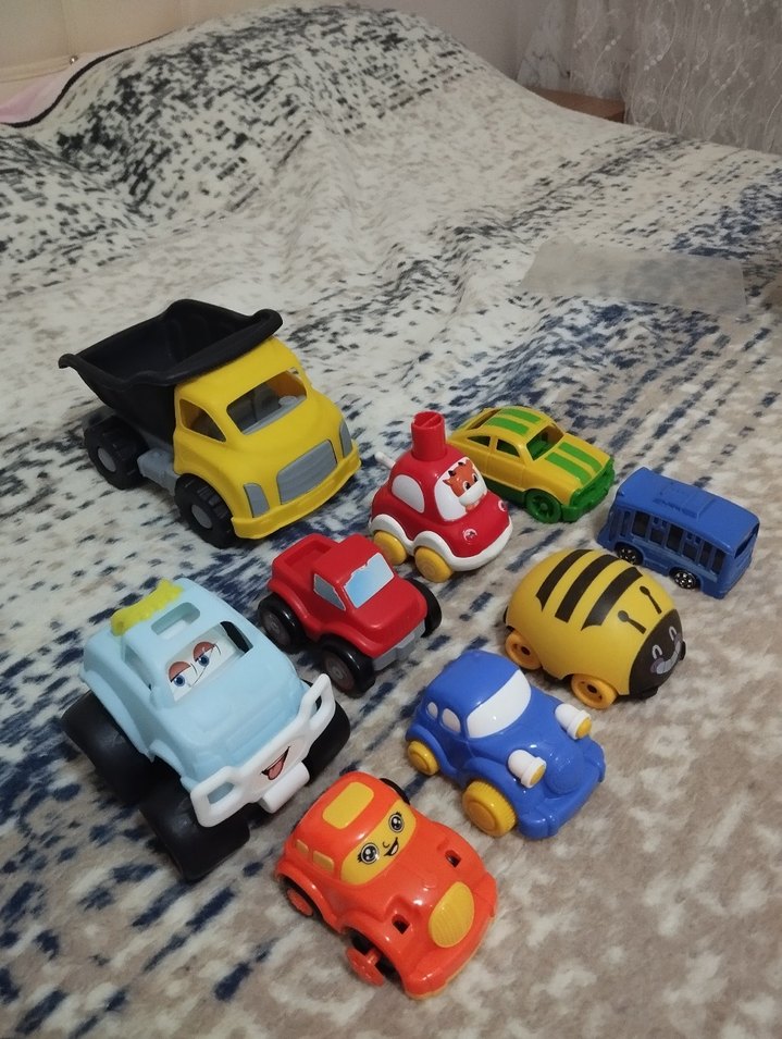 Renkli Oyuncak Araba Seti - Görsel 3