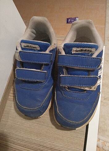 26 Beden mavi Renk Adidas ayakkabı