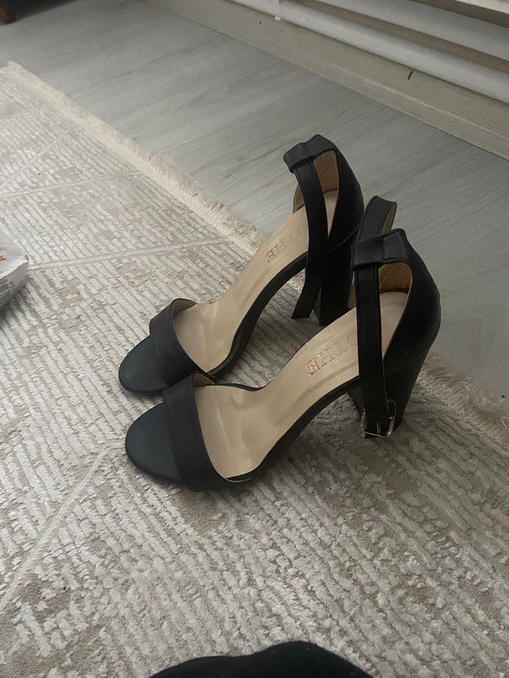 Klasik Siyah Topuklu Kadın Ayakkabı - Görsel 2