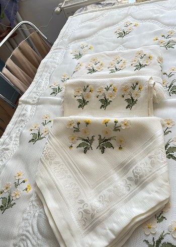 Nakışlı Beyaz Papatya Seccade Takımı - Görsel 5