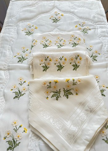 Nakışlı Beyaz Papatya Seccade Takımı - Görsel 3