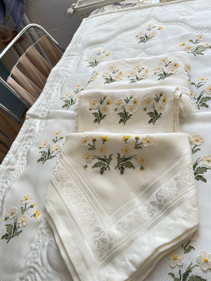 Nakışlı Beyaz Papatya Seccade Takımı - Görsel 5
