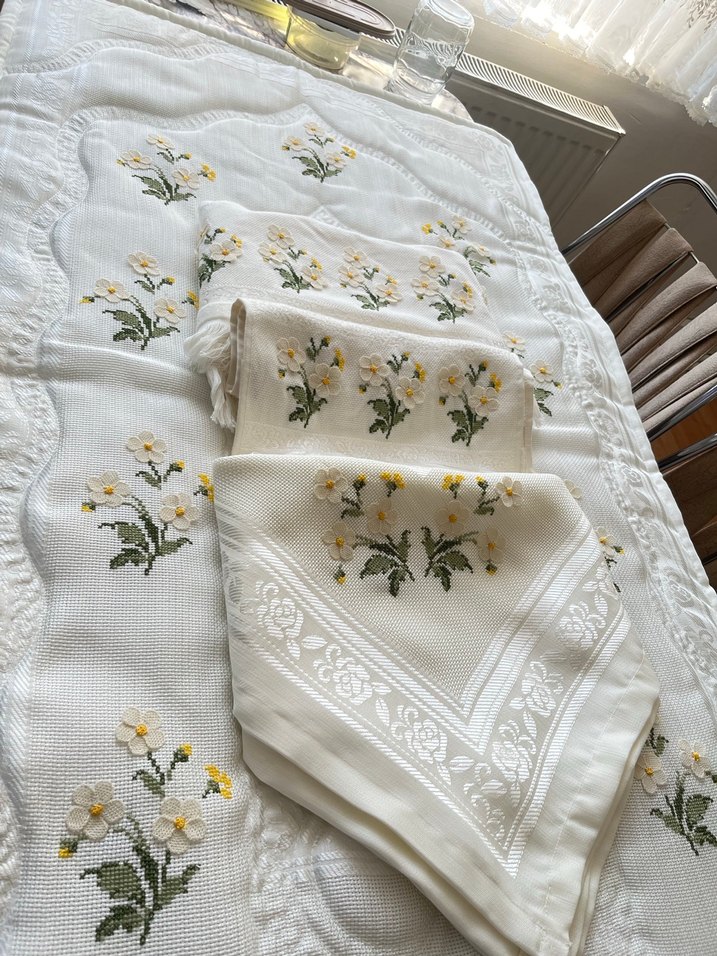 Nakışlı Beyaz Papatya Seccade Takımı - Görsel 4