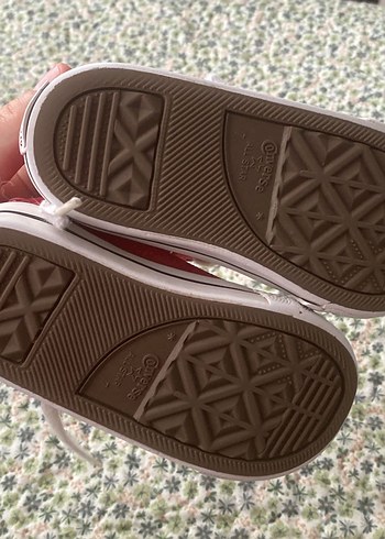 23 Beden kırmızı Renk Kız çocuk converse