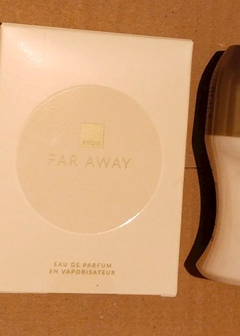 Avon Far Away Kadın Parfüm ve Roll-On Deodorant Seti - Görsel 3