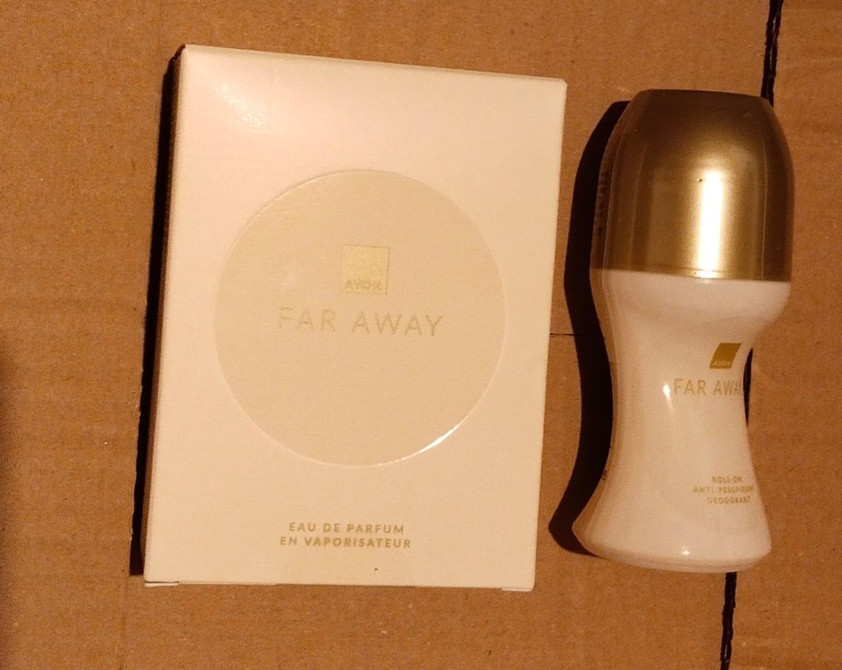 Avon Far Away Kadın Parfüm ve Roll-On Deodorant Seti - Görsel 3