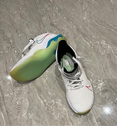 Nike renew beyaz