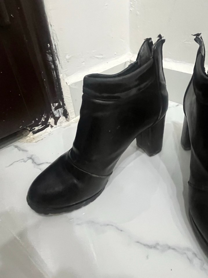 Siyah Tokalı Blok Topuklu Gotik Kadın Bot - Görsel 3