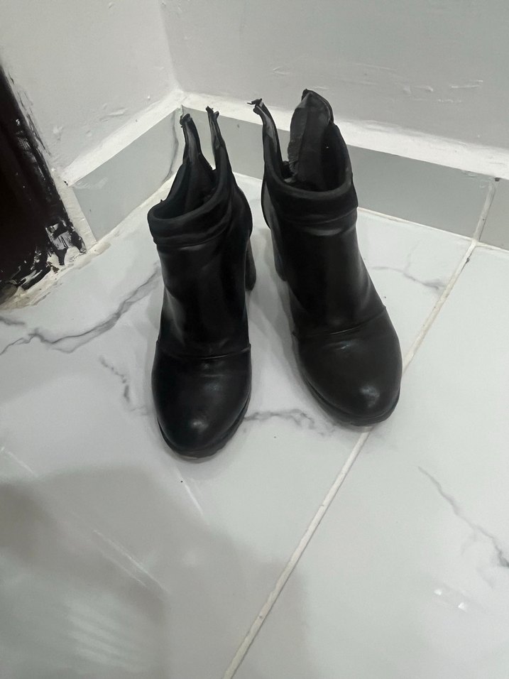 Siyah Tokalı Blok Topuklu Gotik Kadın Bot - Görsel 2