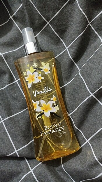 Body fantasies vanilla body mist/vücut spreyi