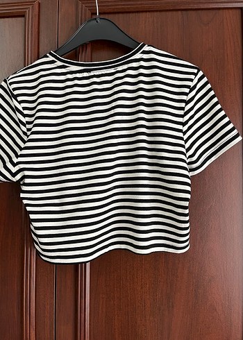 Kadın Siyah Beyaz Çizgili Kısa Crop Top - Görsel 3