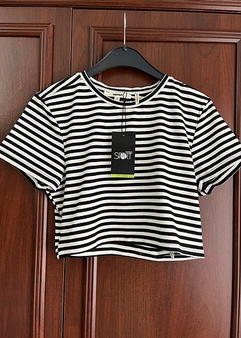 Kadın Siyah Beyaz Çizgili Kısa Crop Top - Görsel 2