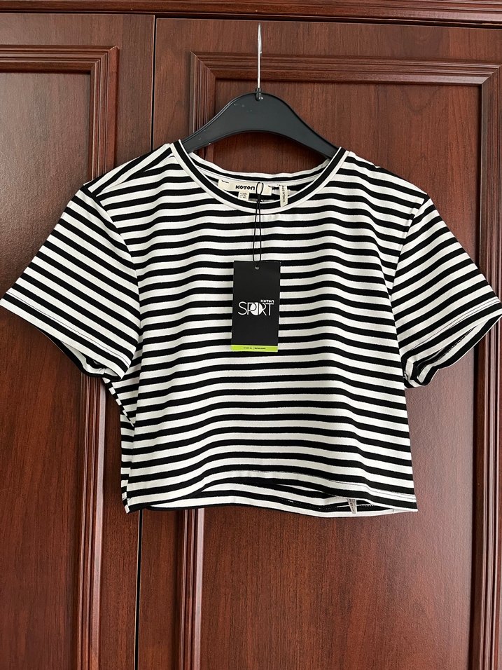 Kadın Siyah Beyaz Çizgili Kısa Crop Top - Görsel 2